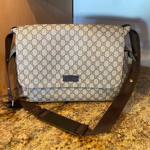 GG Supreme canvas diaper bag, designed with multiple pockets - Picture 2 of 4